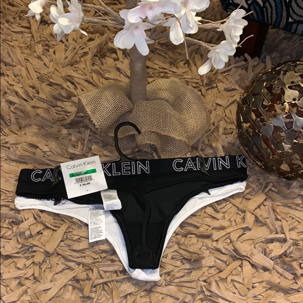 Calvin Klein Logo Thong (2 pack) - Picture 4 of 4